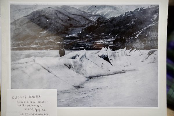 諏訪湖博物館・赤彦記念館でロビー企画展「御渡り」開催中！ 150分1 